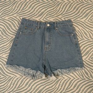 CUTE JEAN SHORTS